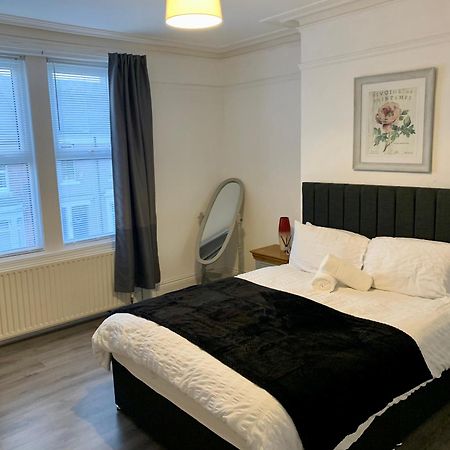 Blossom Holiday Lets - 3 Bed Bensham Apartment غيتْسْهيد المظهر الخارجي الصورة